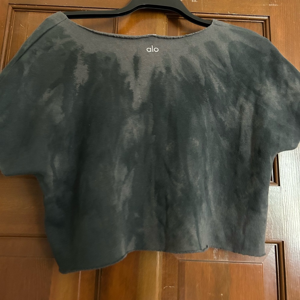 ALO yoga shirt 🌚
